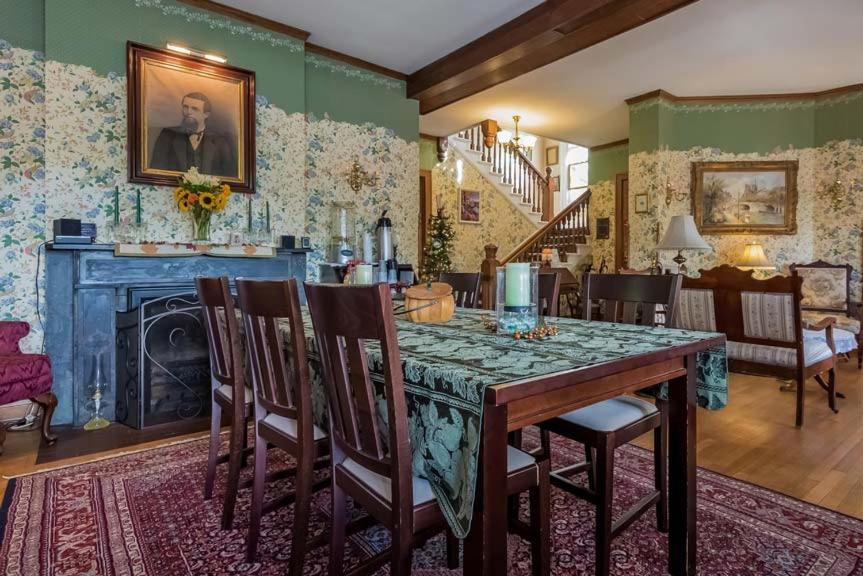 Kingsley House Bed & Breakfast - Full Home Fennville Eksteriør billede