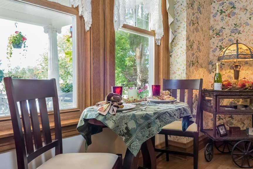 Kingsley House Bed & Breakfast - Full Home Fennville Eksteriør billede